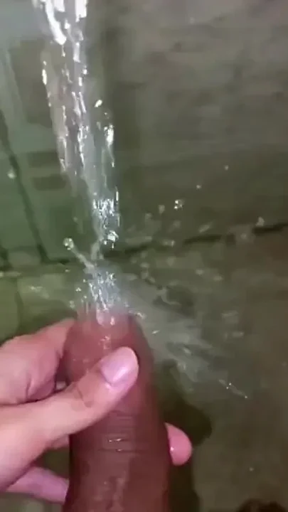 No hands water masturbation Letting the stream of water fall on my big uncut