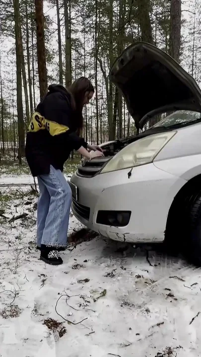 Roadside Assistance Rewarded with Car Sex