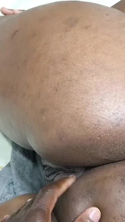 I SURPRISE HER AND I TOUCH HER UNTIL I TURN HER ON Clip 2
