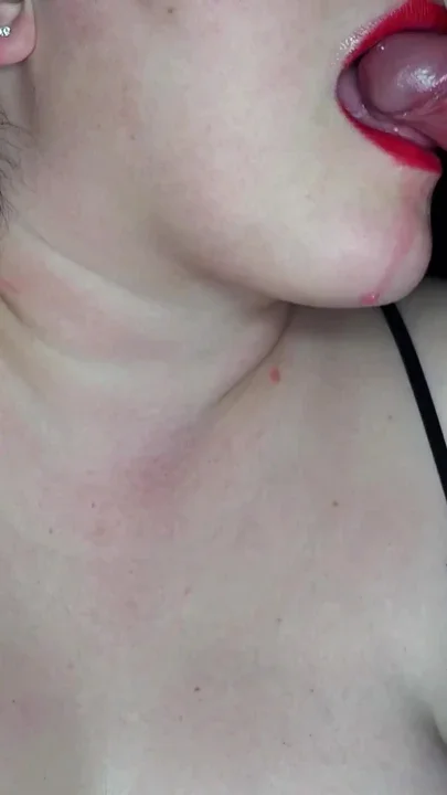 Amateur Stepmom Blowjob - Stepmom cum on natural tits Clip 1