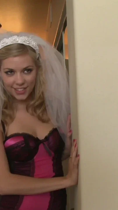 Teen can't contain her horniness