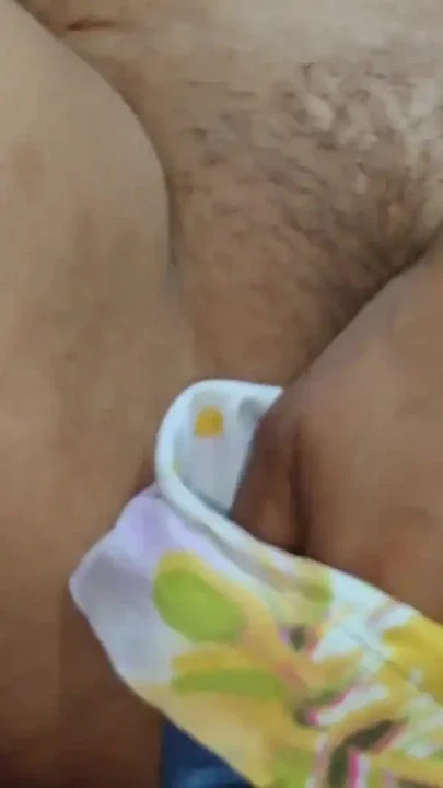 indiam women masterbating madu bhabi ne apne hato sa Muth mar chut sa pani nekal Clip 1