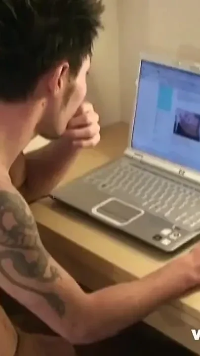 Bottom Gay Daisuke Moans From Hardcore Drilling