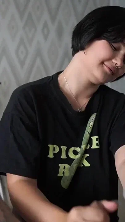 She knows how to please me Clip 2