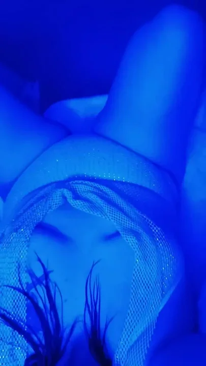 Horny slut wants to be played with