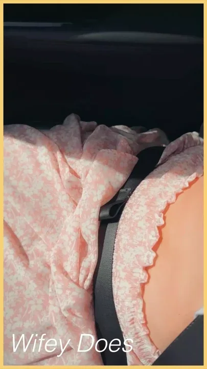 Wifey flashing in the car