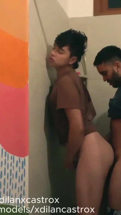 CRUISING I FUCK A TWINK ASSHOLE IN THE BATHROOM OF THE CLUB POOL AND CUM IN HIS