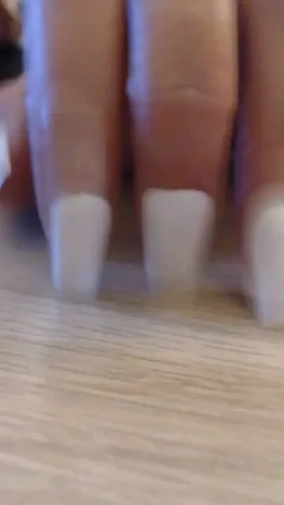 Tapping clicking white fingernails