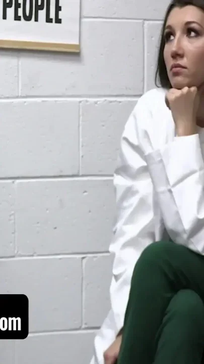 Shoplyfter -sexy Girl Have to Submit to Officers Demands to Avoid Severe Prison Time