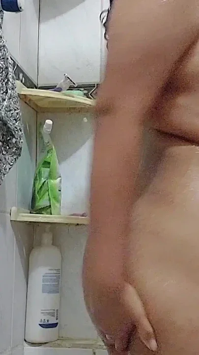 My wife forgot to lock the door 8 Minutes of total uncensored shower Clip 1