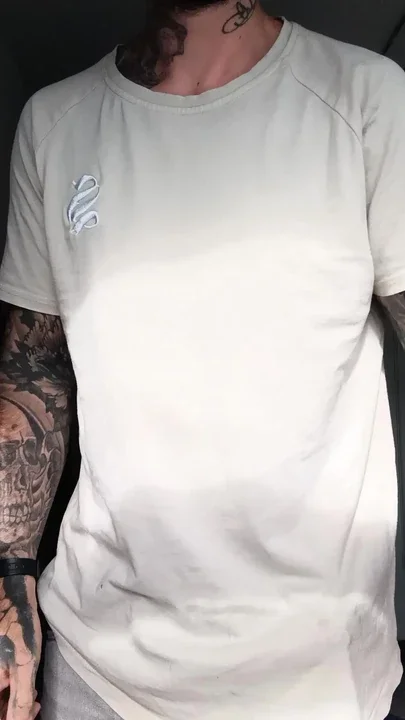 Daddy got sumthing in his pocket for you