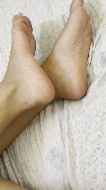 Arab Hijabi Girl in Niqab Teases Her Cute Feet and Soft Soles