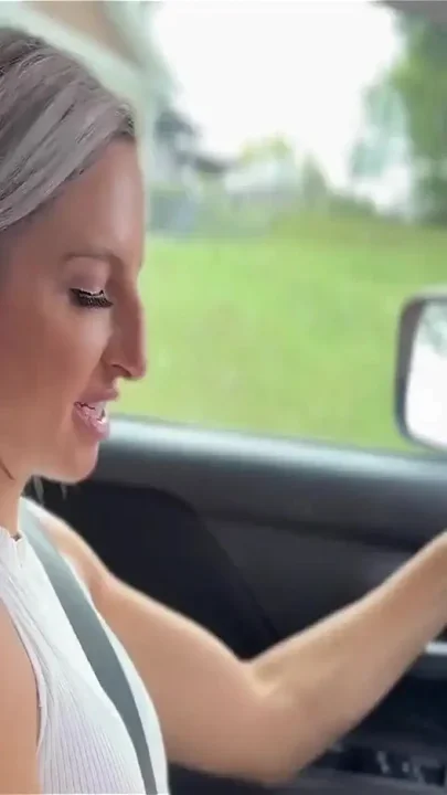 Lora Cross Is so Horny