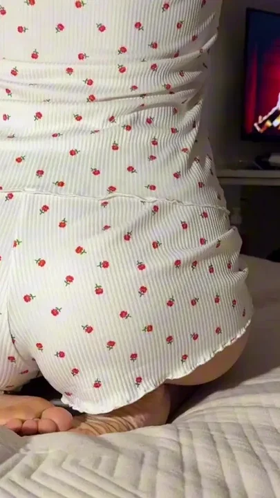 Sweet babe seduces with her ass Clip 2