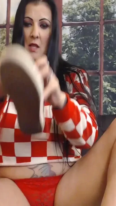 Dirty red vans sneaker tease