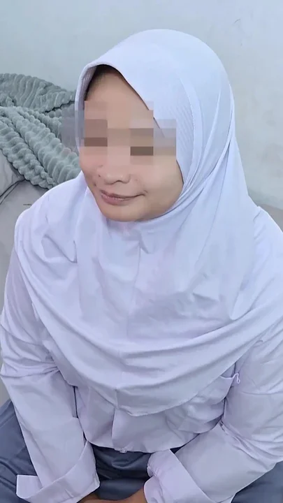 Asian Hijab Girl Surprised by Her Step Brother When I Am Change My Clothes - Minokiiko