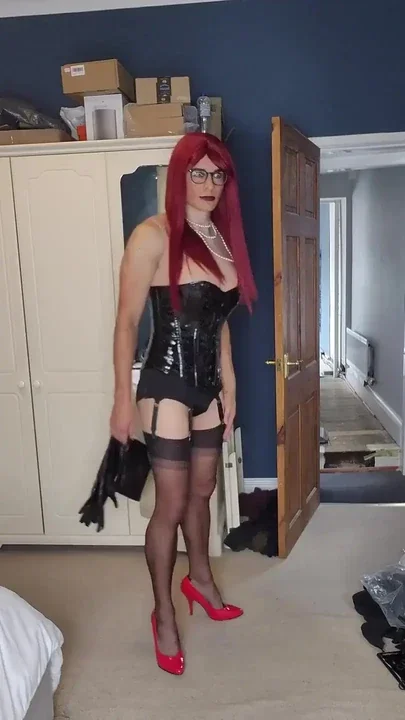 Feel soo filthy whenever I wear my PVC opera gloves
