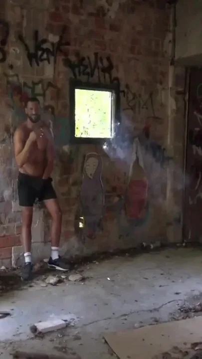 Enzo Rimenez fucked bareback by iago outdoor cruising