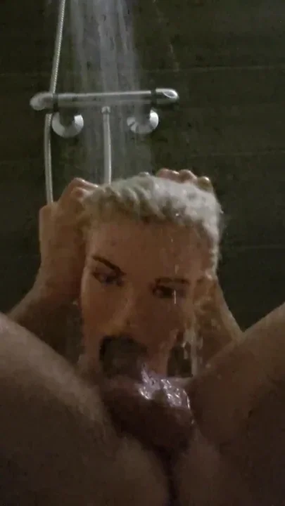 Throatpie under the shower