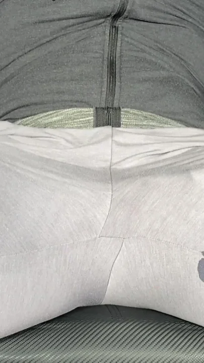 Hands free cum in grey sweatpants Clip 1