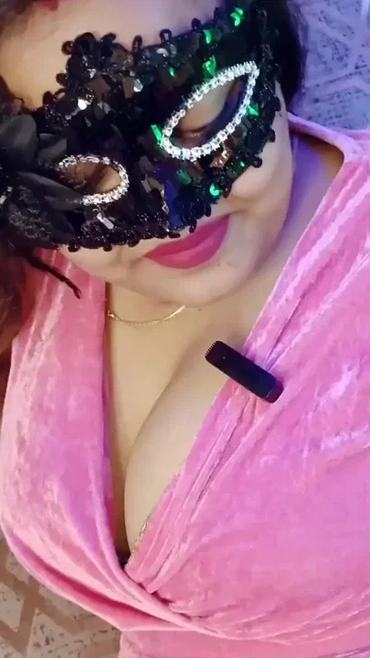 Step-mom ne apne step-son ki favourite dress pehan k raat me chudi Clip 1