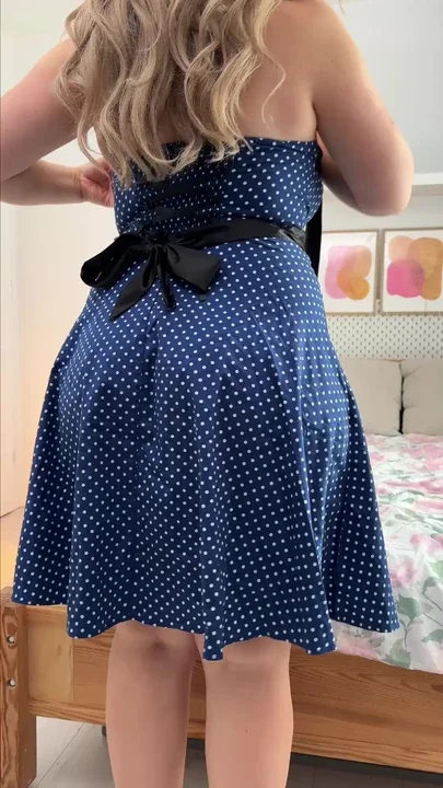 I love this dress but on such a large MILF you can admire it