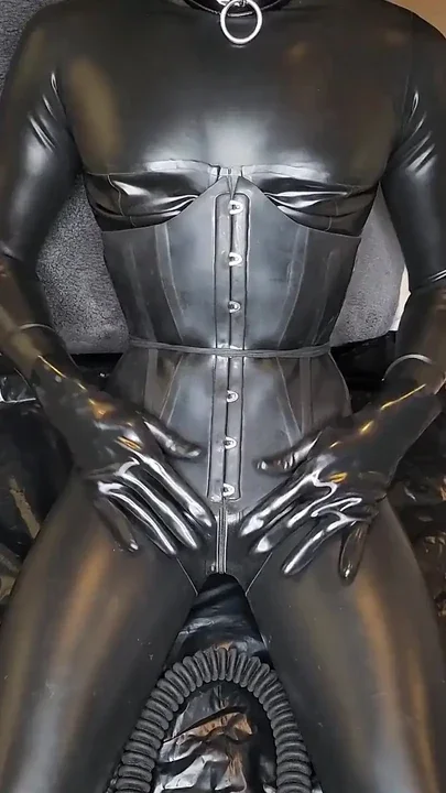 Pumping my little clittly yet again in latex