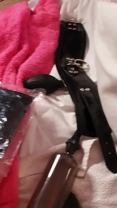 Getting very prepared Jessica is feeling very very kinky tonight