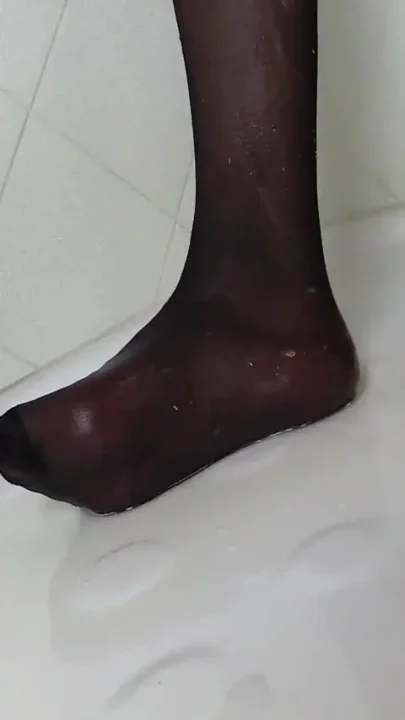 Redhead tranny in sexy stockings pissing on feet in the bathroom