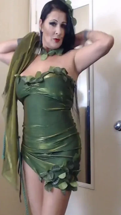Slutty poison Ivy Tease