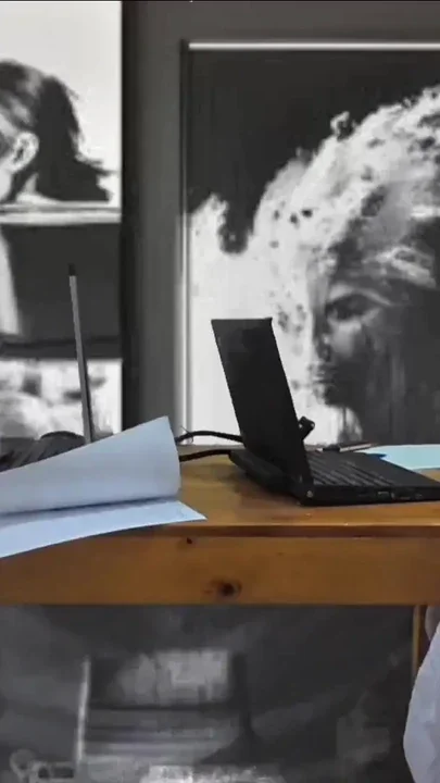 Blowjob panas di tempat kerja dari rekan kerja rekan Blowjob di kantor saat bekerja Clip 1