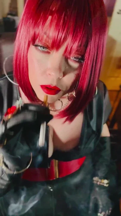 Miss Tina Snua Dressed In Leather & Tip To Tailing 2 Cigarettes - Gloves Smoking