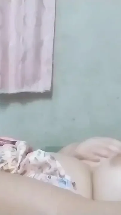 Getting Orgasm From Pussy Fucked by Bottle