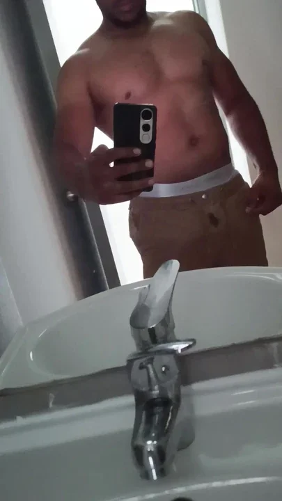 Cubanano takes it off in the bathroom