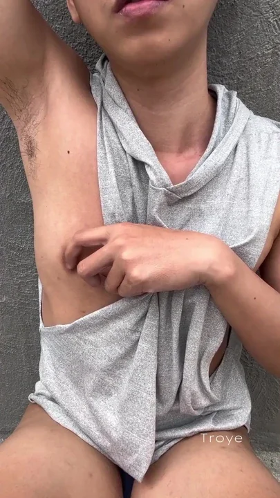Cute Asian takes a morning walk at the park and masturbates Clip 1