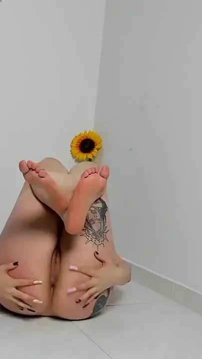 I Play with My Feet