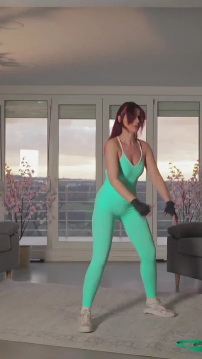Hot MILF Jeny Smith works out in leggings and gets naked later Clip 1