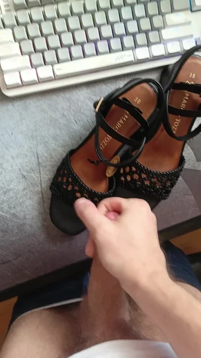 Baptism of my woman's new shoes with sperm