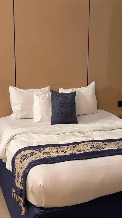 Honey Girl Fuck Giant Cock in Her Bed