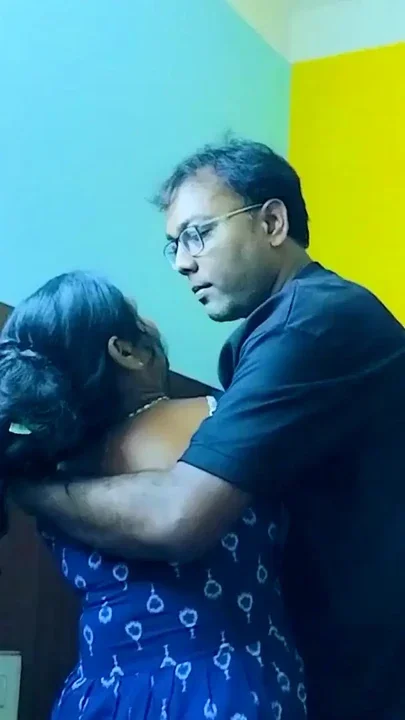 AC mechanic ne hot bhabhi ka chut chatke chut fuck kiya or bhabhi ka mal
