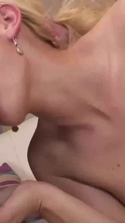 two staigth scking and fuckin togeher witgh 2 sexy girls