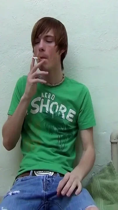 Ashton Smoke & Stroke Outside