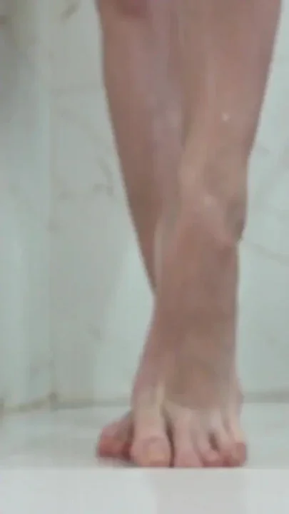 Naked Giantess