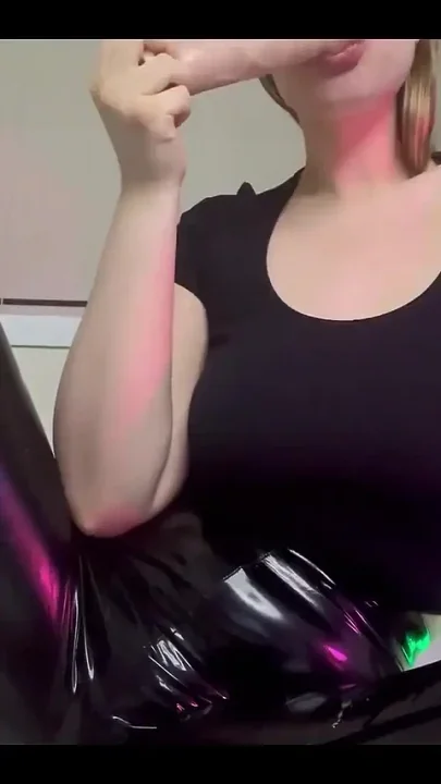 Blowjob the Hottest and Fucking Pussy Close up with a Big Dildo