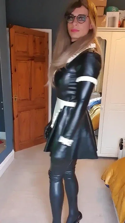 Layers of latex - French maid