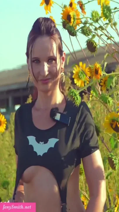 Jeny Smith decided to play around with her body a little at an abandoned construction site
