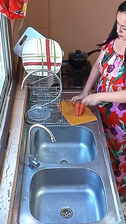 Stepmom Fucked Hard in the Kitchen with Big Ass and Soft Tits Real Amateur Until She Came