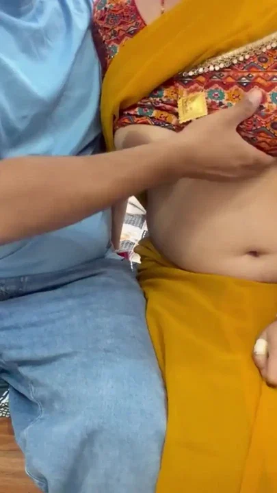 Devar Ka Khayal Rakhna Padta Hain- Khaane se Lekar choot chudai tak Clip 1