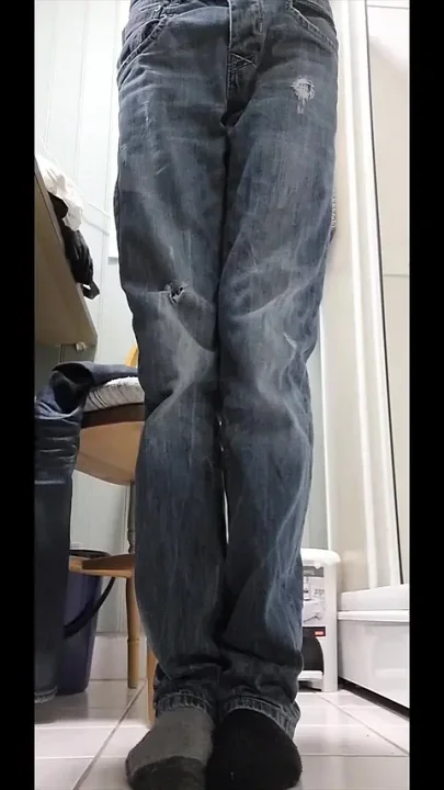 Sexy Jeans Pissing
