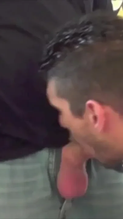 Romoe fucked by a bear with xxl cock